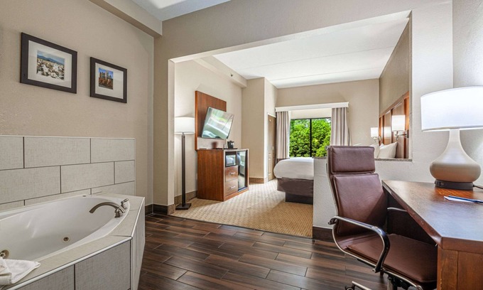 Morrow Hotel | Comfort Suites Morrow - Atlanta South