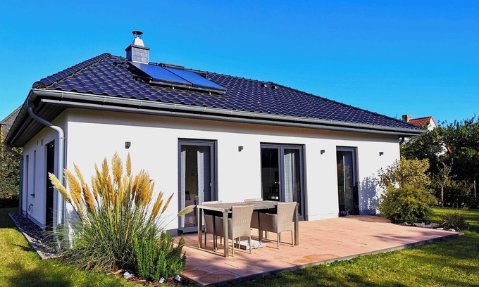 Dranske Casa | Cómodo 2016 completado y cerca de la casa de playa con chimenea, sauna