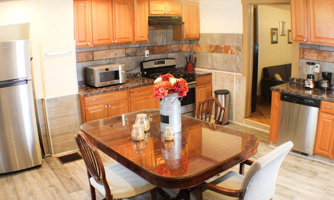Bloomfield Apartamento | Comfortable Apartment – Pittsburgh's Little Italy!