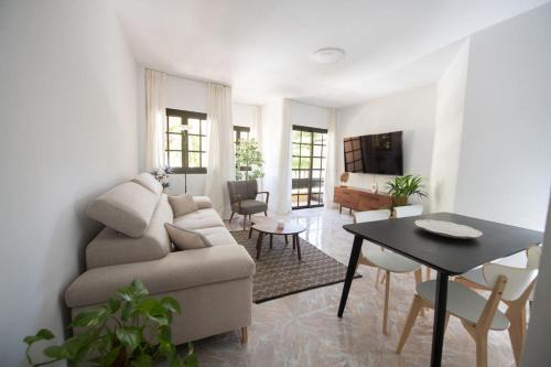 Gran Tarajal Apartamento | Comfortable Centric Apartment Steps from the Beach
