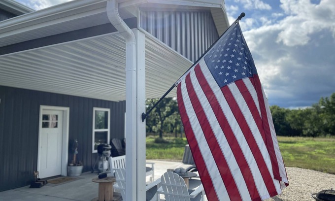 Butler County Cabina | Comfortable country retreat in Butler County, Kansas