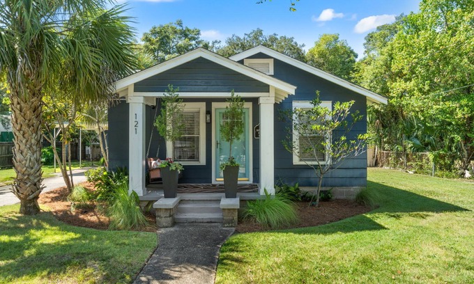 South Pensacola Casa | Comfortable Downtown Pensacola Stay Pet Friendly Yard Fire Pit Game Room