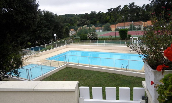 Meschers-sur-Gironde Cabina | Villa confortable con vistas a la piscina y al tenis en una residencia segura ajardinada