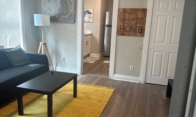 Springfield Apartamento | Comfortable Historic Home w/ Full Kitchen + Laundry