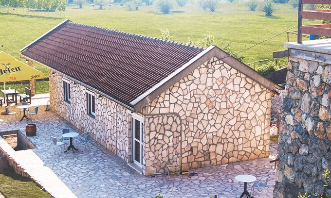 Dodosi Casa | Comfortable Holiday Home with Garden near Lake