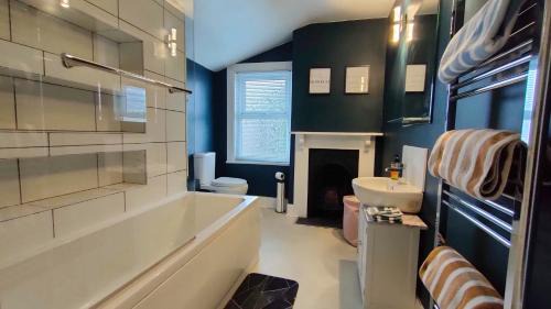 Gillingham Casa | Comfortable Home Away From Home