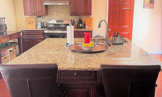 Napa Casa | Comfortable home in a quite neighborhood near wineries, shopping and more..
