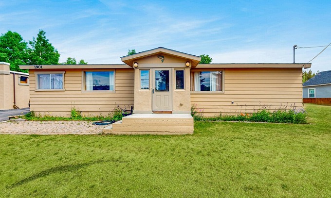 Leadville Casa | Comfortable home with kitchen and Washer/Dryer- great location