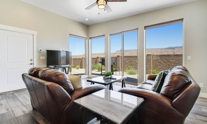 Moab South Valley Casa | Cómodo condominio Moab con patio y vistas, cerca de Arches y el centro