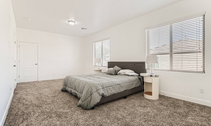 Midway Casa | Comfortable renovated home in Great Location - 3/2