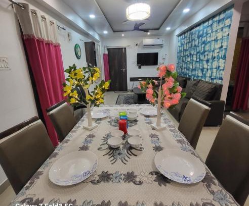 Bhopal Apartamento | Comfortable stay at heart of Bhopal INFRONT OF 90DEGREE FAMOUS BRIDGE