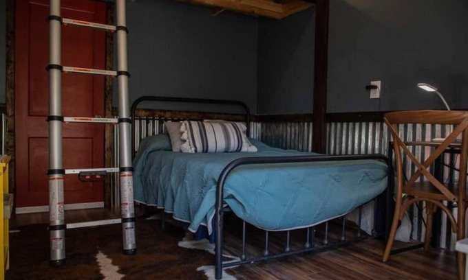 Saluda Cabina | Comfortable Stay! Free Parking, Pet-Friendly Accommodation!