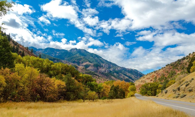 St. Charles Cabina | Cómoda cabina con un gran porche delantero y cocina bien equipada.