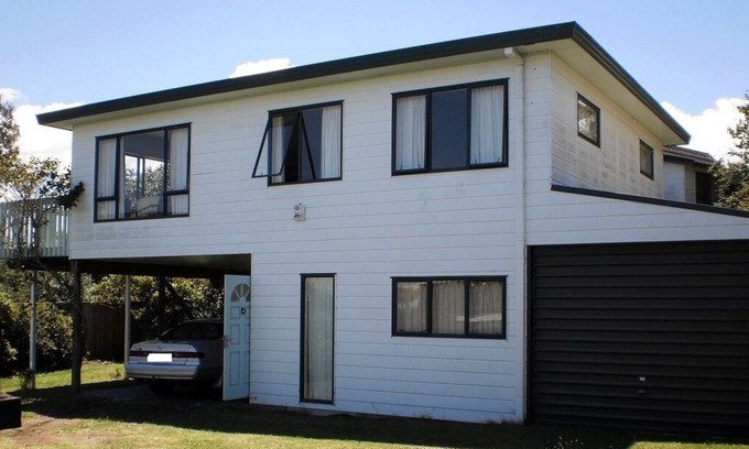 Waipahihi Casa | Comfortable Taupo Bach