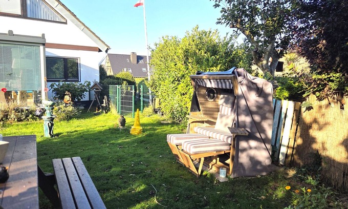 Schoenhagen Casa | Comfortable vacation home Baltic Sea oasis with garden, winter garden and beach proximity, dog