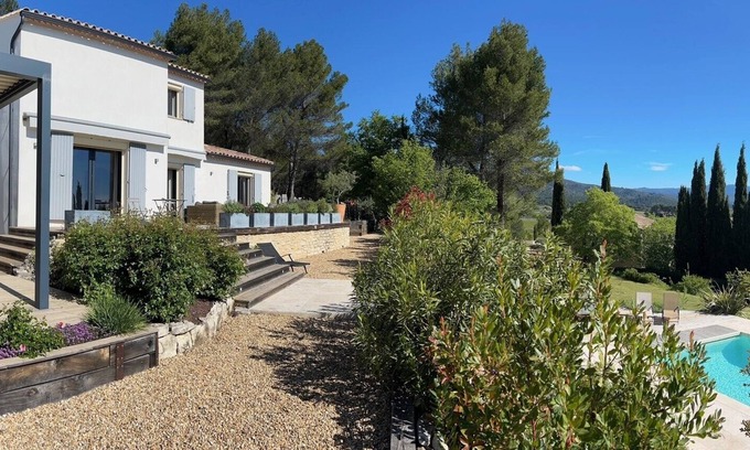 Lauris Villa | Villa confortable en una zona tranquila, cerca del pueblo, tiendas y restaurantes.