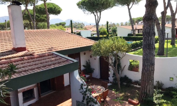 Laura Casa | Villa confortable con piscina comunitaria rodeada de vegetación cerca del mar