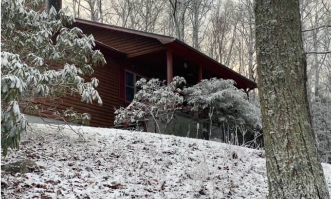 Banner Elk Casa | Comfortable Winter Retreat with Fireplace ~ Pet-Friendly ~ Arcade Games