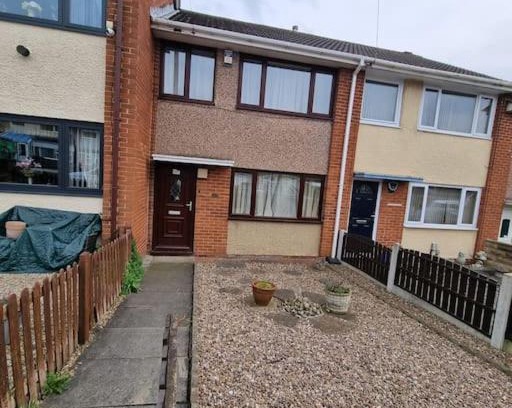 Dewsbury Casa | Comfy 3-Bed Home with garden