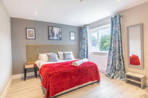 Acresford Apartamento | Comfy 3BR House l Near Shops & Transport l Parking