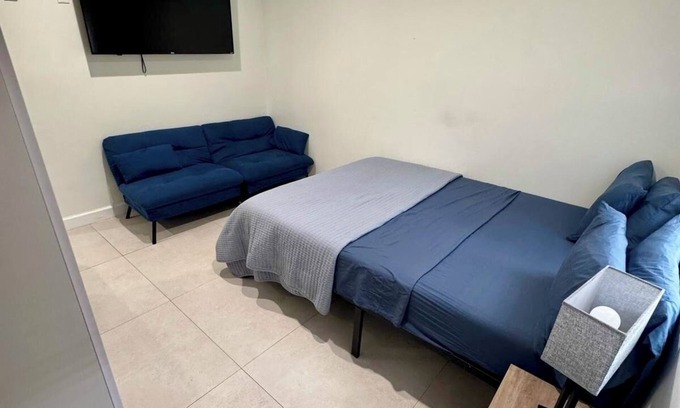Midtown Apartamento | Comfy and Cozy Studio in Wynwood - Miami (1 Queen bed and 1 sofa bed)