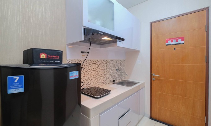 Depok Apartamento | Comfy and Tidy Studio at Dave Apartment