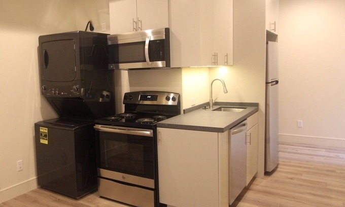 North Los Altos Casa | Comfy Bed, Free Tesla Charging, Min 1 Month