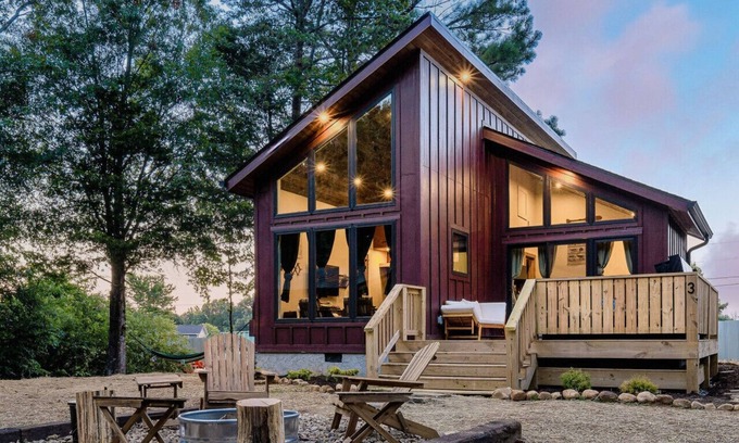 Baxter Cabina | Comfy Cabin w/ Pickleball, Golf, Sauna & Hot Tub!