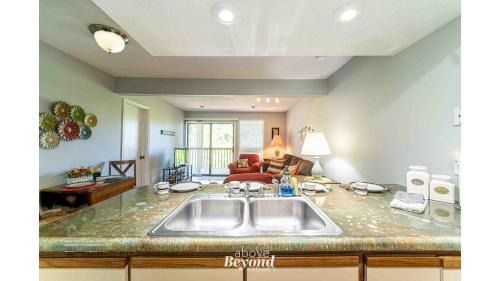 Reeds Spring Casa | Comfy Condo near SDC