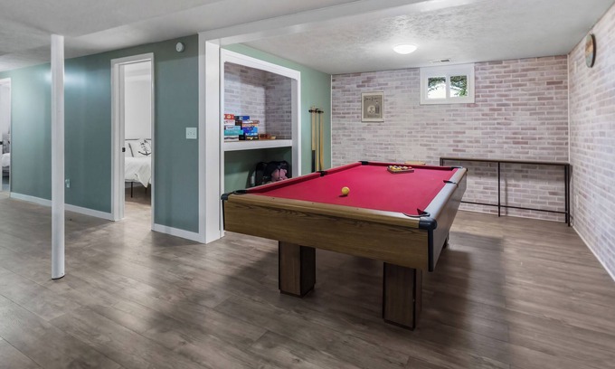 Millard Casa | Comfy Family & Kid Friendly Home - Near I-80 w/ Pool Table & Outdoor Patio