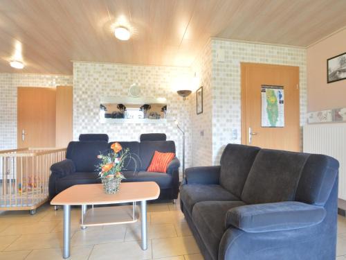 Burg-Reuland Casa | Comfy Holiday Home in Burg Reuland with Sauna, Terrace, BBQ