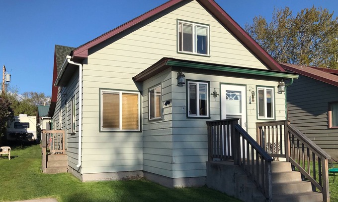 Polson Casa | Comfy lake vaca for 6. Spend your summer exploring gorgeous Flathead Lake!
