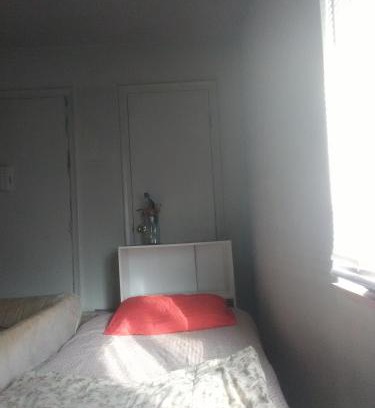 Overland Park Casa | Comfy Room