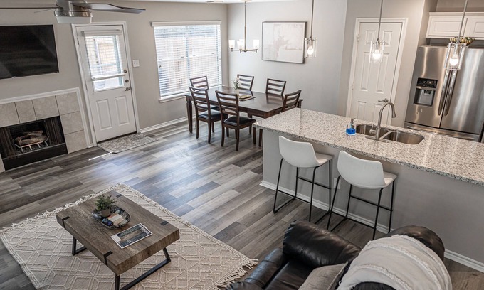 Alden Bridge Casa | 💎 Cómodo condominio de tres habitaciones