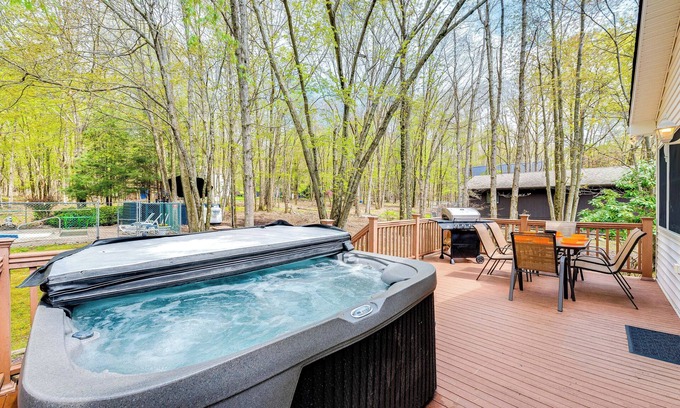 Tunkhannock Township Casa | Community Lake Access: Albrightsville Family Home