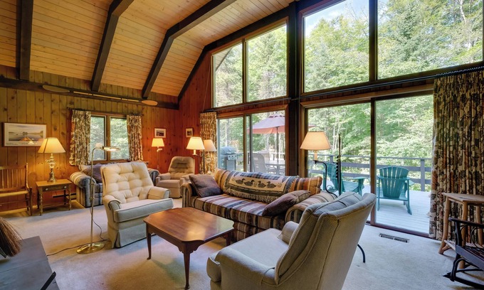 North River Casa | ¡NUEVO! Decimotercer Lake Lodge w / Deck, Walk to Water!