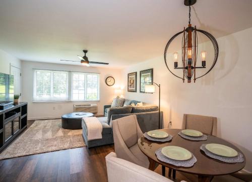 Lake Geneva Casa | Community Pool - Near Lake Como - Interlaken for 6