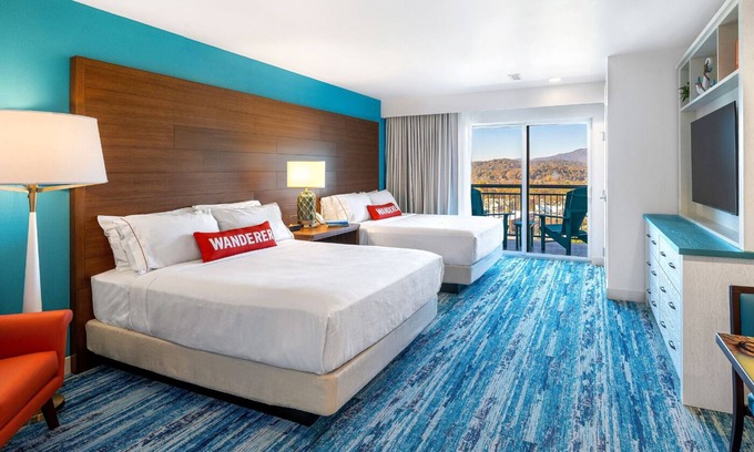 Pigeon Forge Hotel | Compass Hotel by Margaritaville