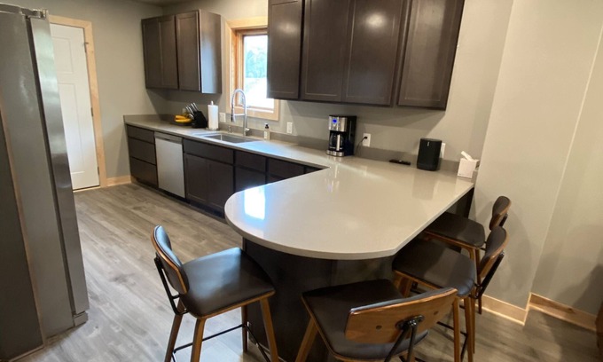 Madison Apartamento | Completely Remodeled 2 Bedroom in Atwood Area