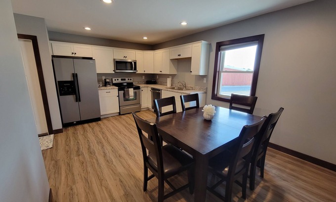 Cascade Apartamento | Completely remodeled downtown apartment! 2 large bedrooms!