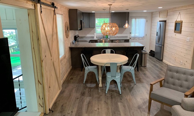 Dadeville Casa | Cabina frente al lago completamente renovada: ¡la nueva cubierta trasera se completó en agosto de 2019!
