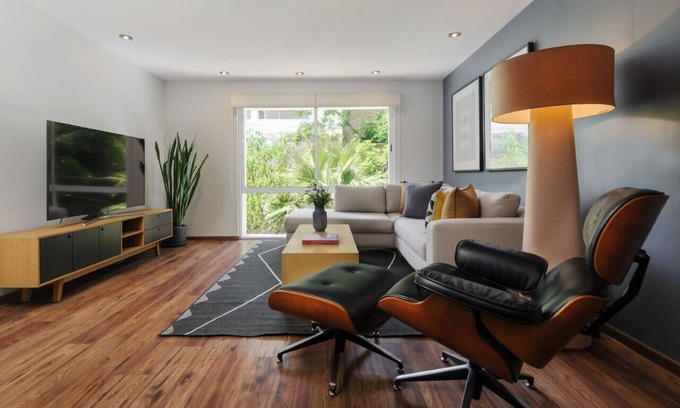 Roma Sur Apartamento | Condesa Hideaway: 3 BR Apartment with Urban Flair