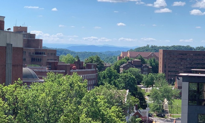 Fort Sanders Condominio | Condo, Walk To Stadium And Free Parking!!!!!