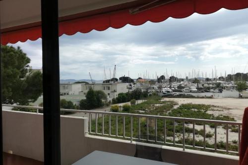 Hyeres Apartamento | Condo with direct access to the beach