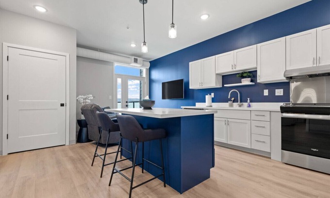 Lake City Condominio | Condo with stunning views of Lake Pepin - Assigned Garage - Unit 105