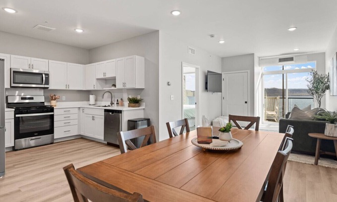 Lake City Condominio | Condo with stunning views of Lake Pepin - Assigned Garage - Unit 205