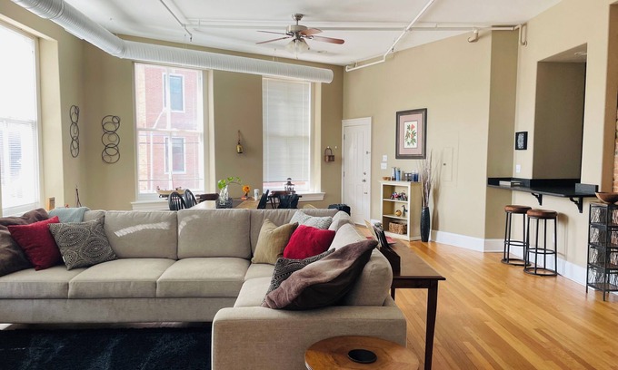 Cambridge Condominio | Conductor's Rest: Beautiful 2 Bedroom Loft in Historic Cambridge, Maryland