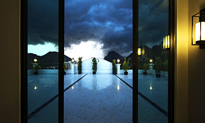 Vang Vieng Hotel | Confetti Garden Hotel