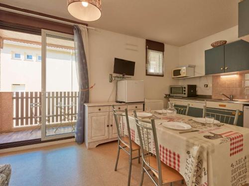 Barbotan-les-Thermes Apartamento | Confortable T2 avec balcon, parking et Wi-Fi à Barbotan - FR-1-841-10
