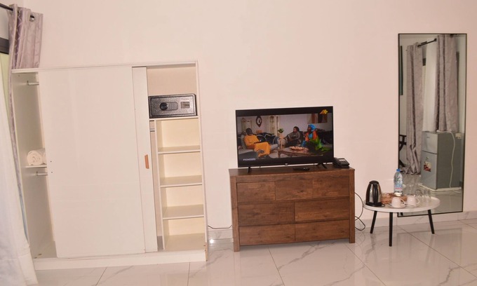 Kribi Hotel | Junior Suite con salón-Habitaciones conectadas-Baño privado con ducha-Vista a...